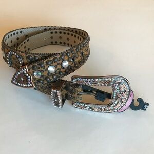 Blazin Roxx by Nocona Studded Leather Belt w/Rhinestone Buckle. Size M/36”.